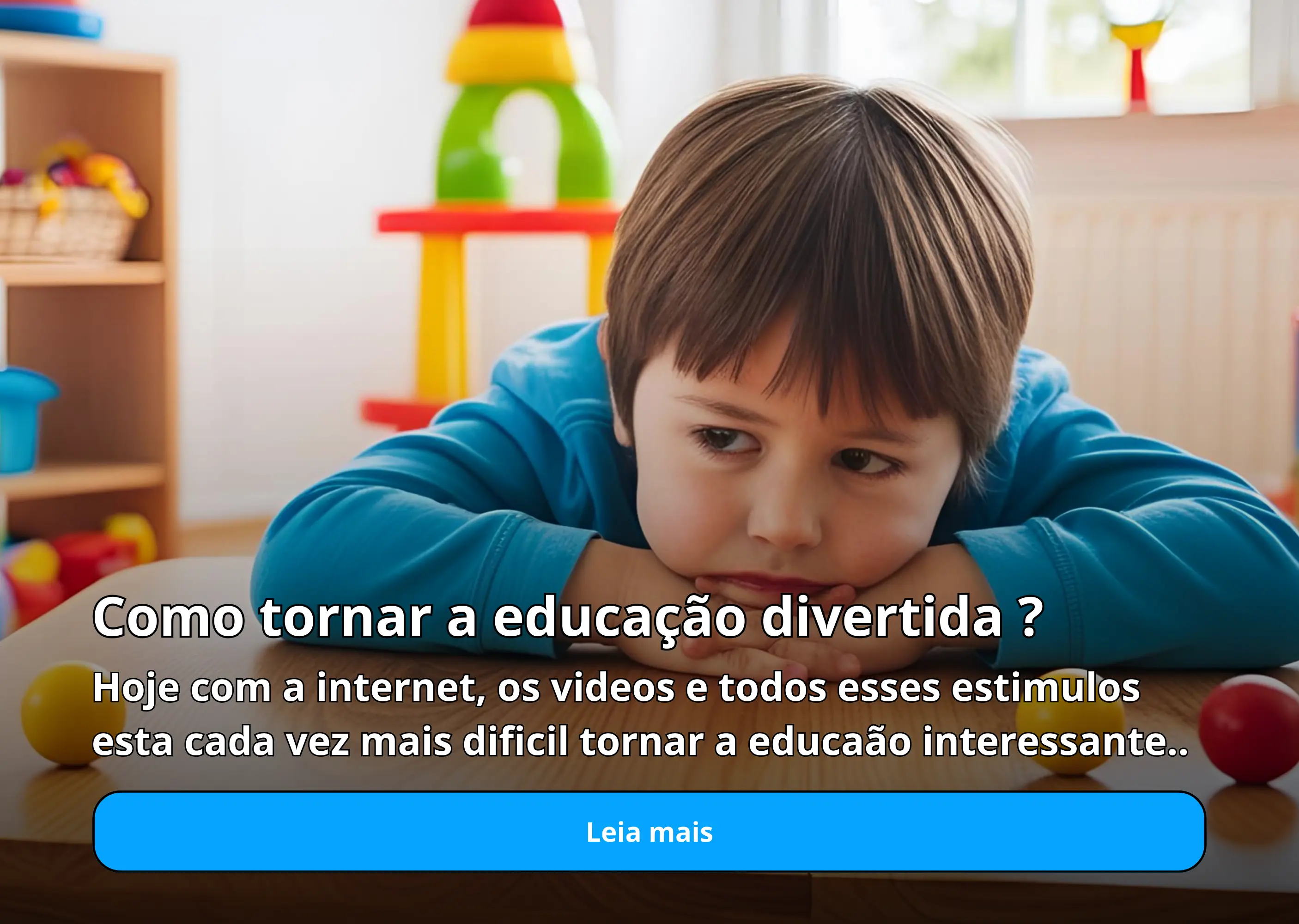 Crianças na frente de uma escola